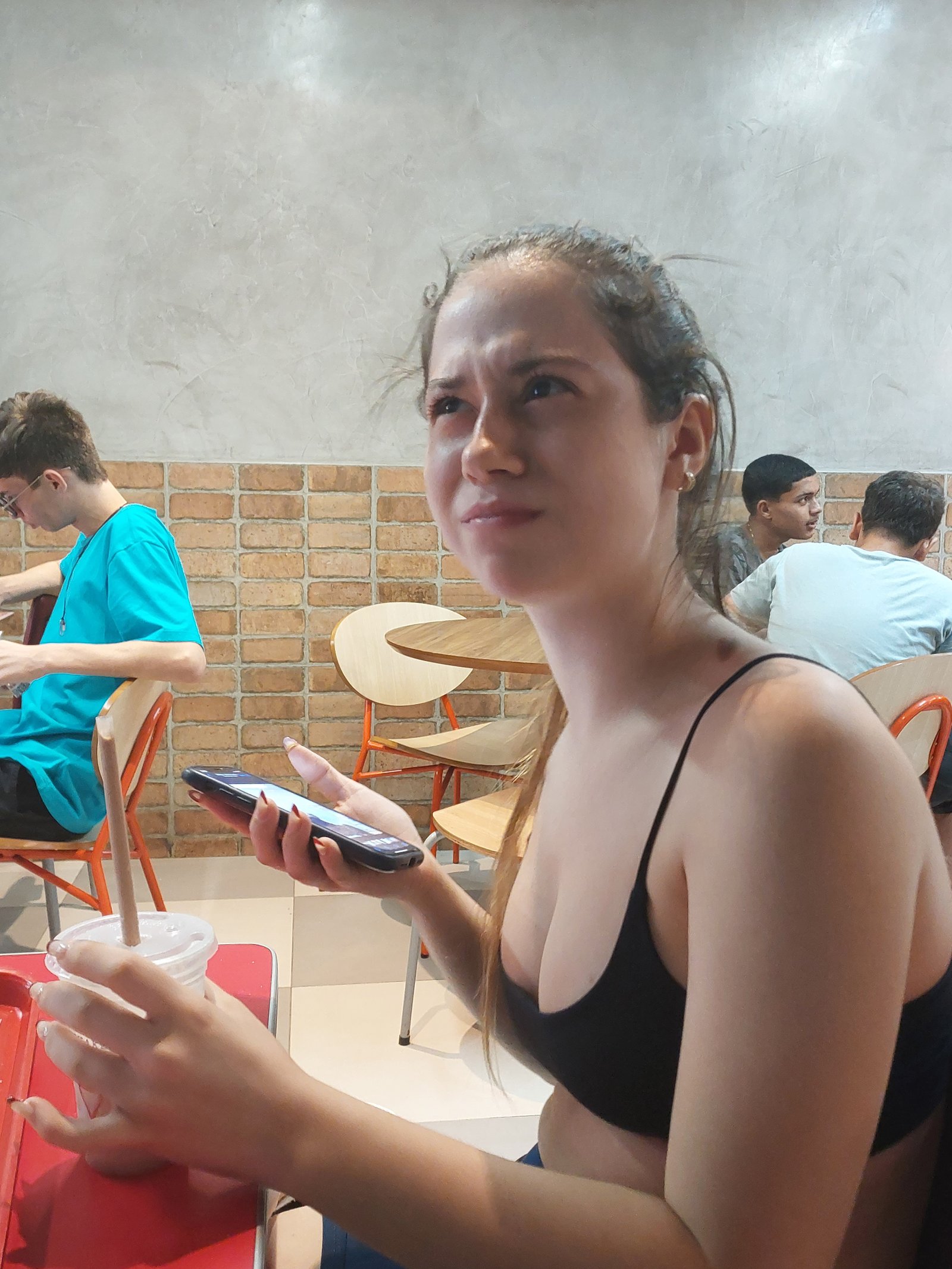 na praça de alimentação
