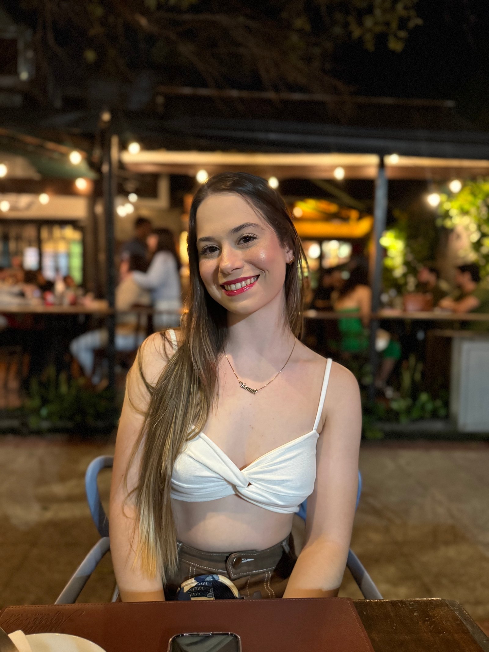 com ele em pé